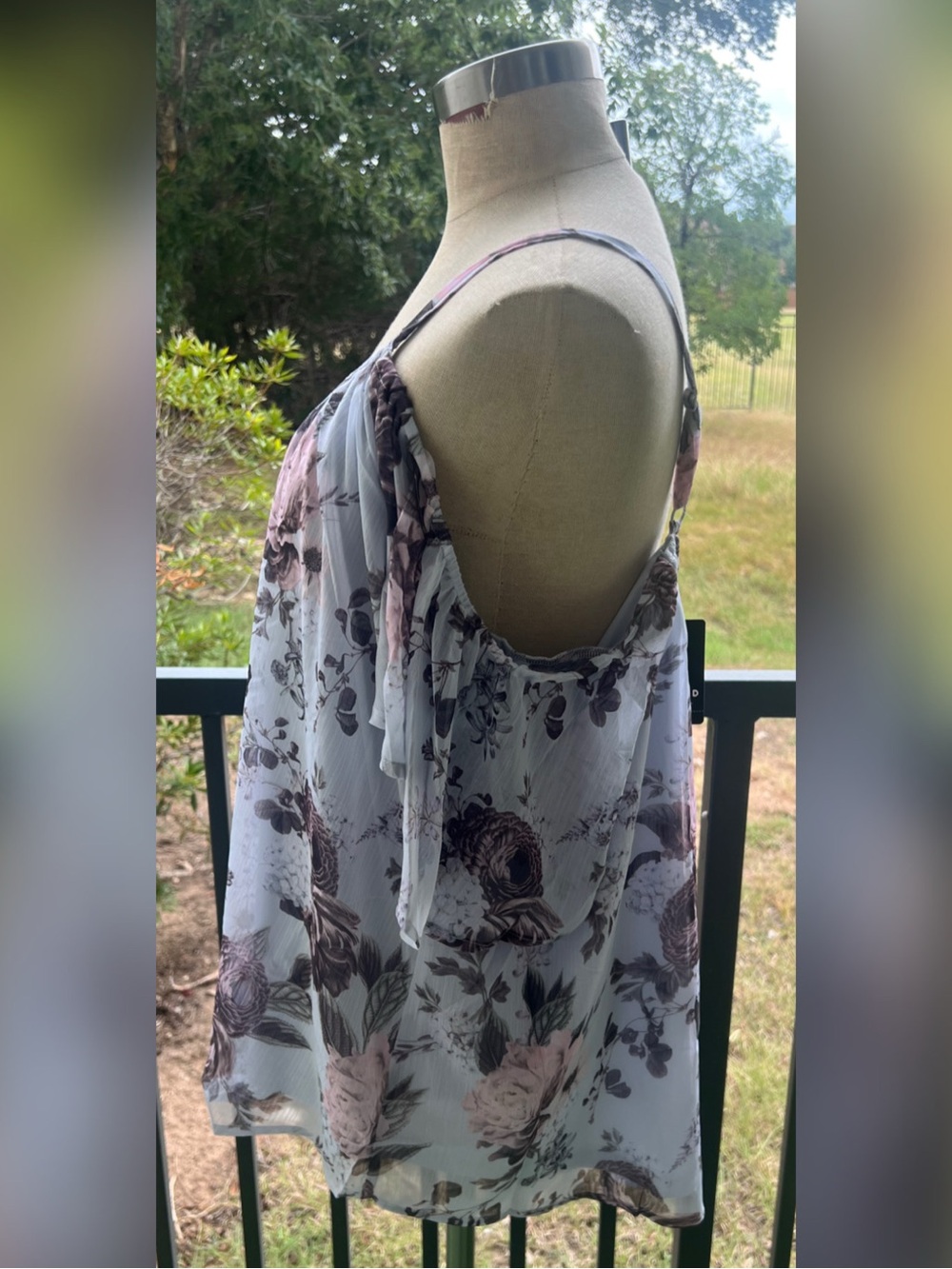 Women's Size 1 (14/16) Torrid Floral Cold Shoulder Blouse - Picture 5 of 10